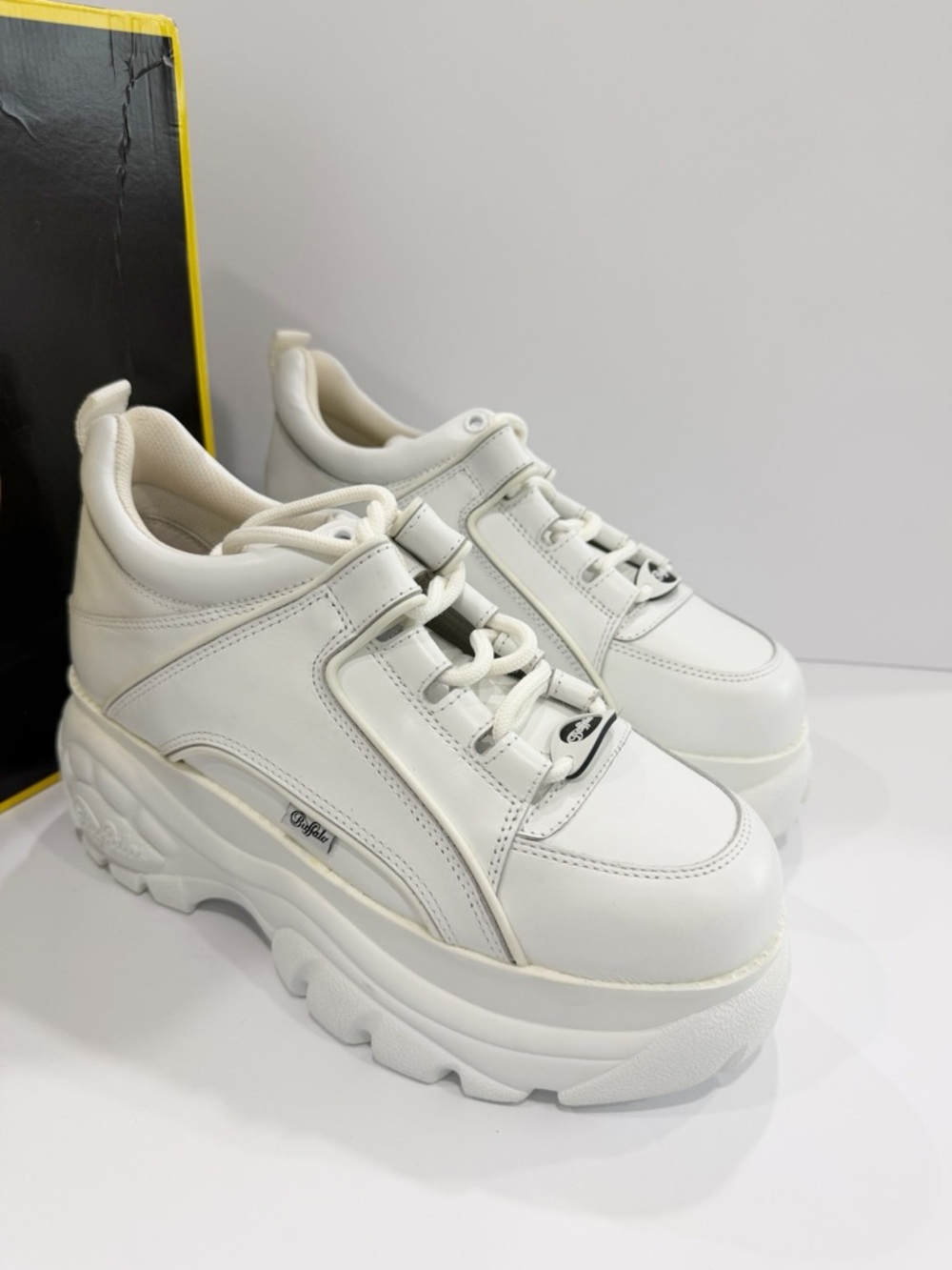 Buffalo London Classic Low Leather Shaft Height Sneaker Platform Shoes